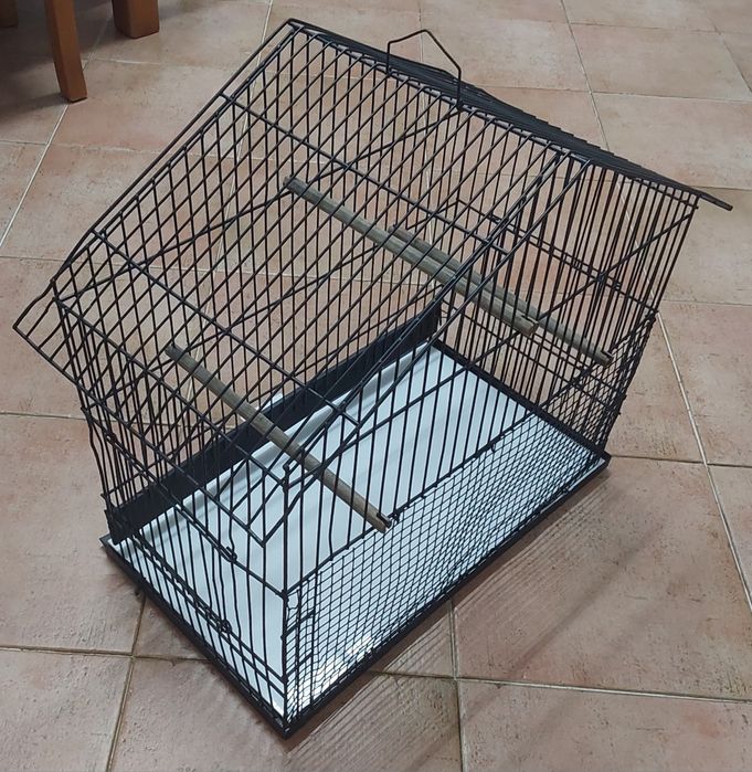 GAIOLA PARA AVES MÉDIO PORTE. Casa,Sala,Varanda,Quarto,Garagem,etc.