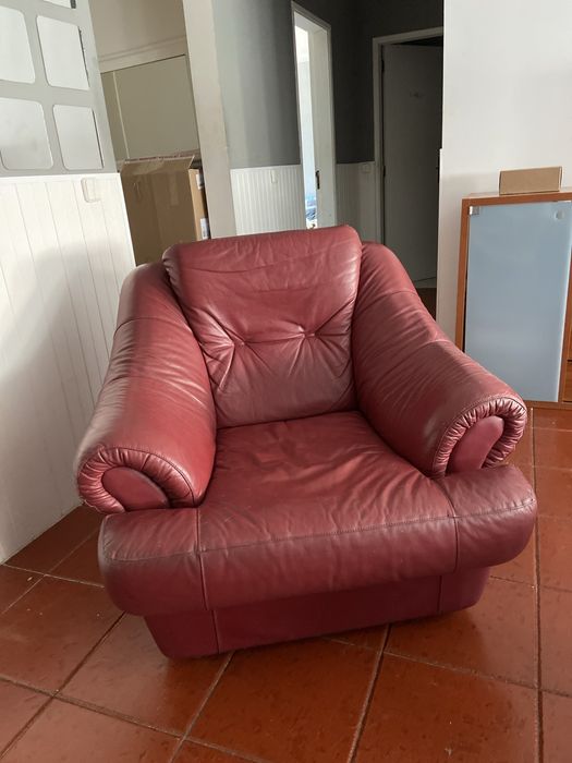 Poltrona de couro vermelho