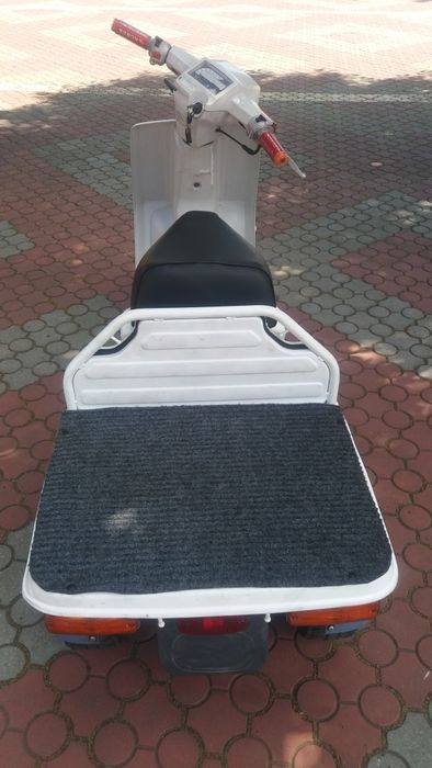 Продам трёх колесный мопед .