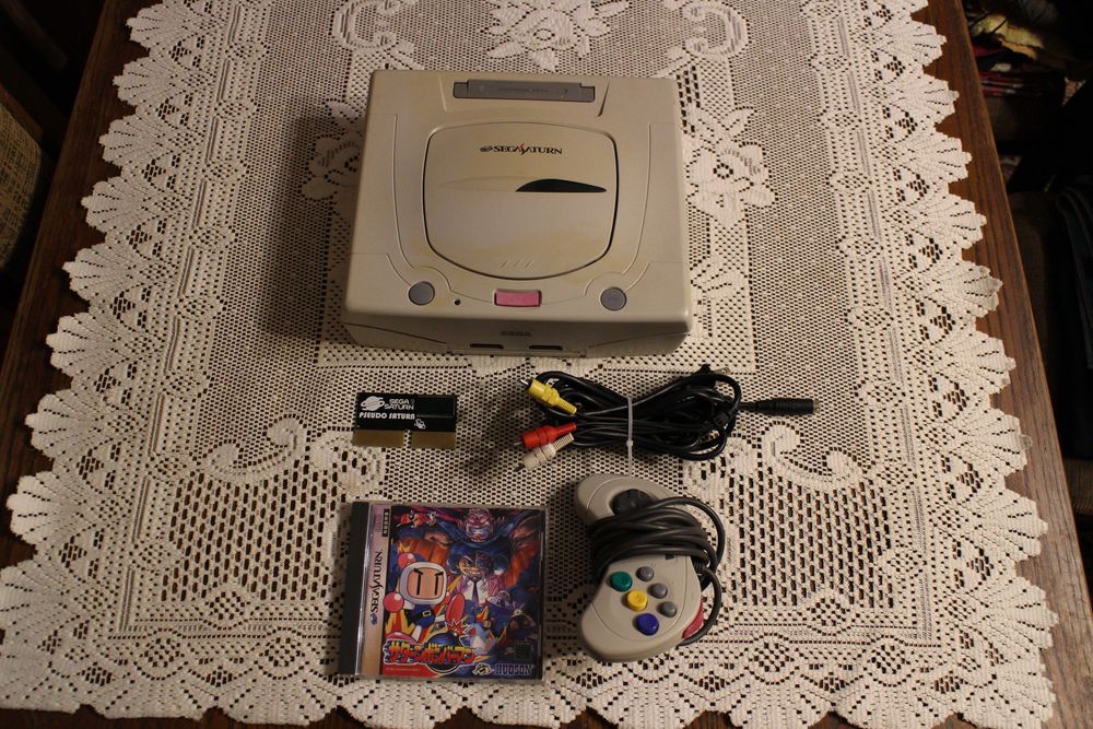 Sega Saturn + Pad + Gra Bomberman + Kabel AV