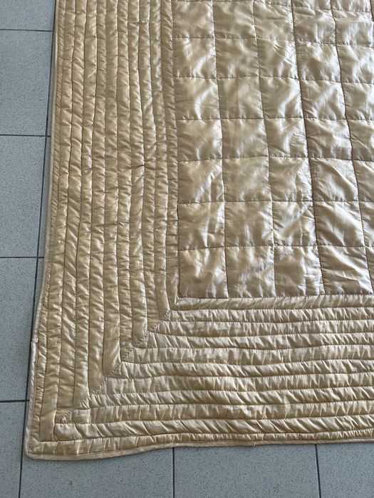 Colcha dourada de casal + 2 almofadas