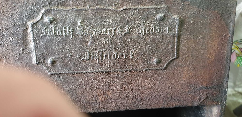 Kominek zabytkowy sygnowany myśliwski