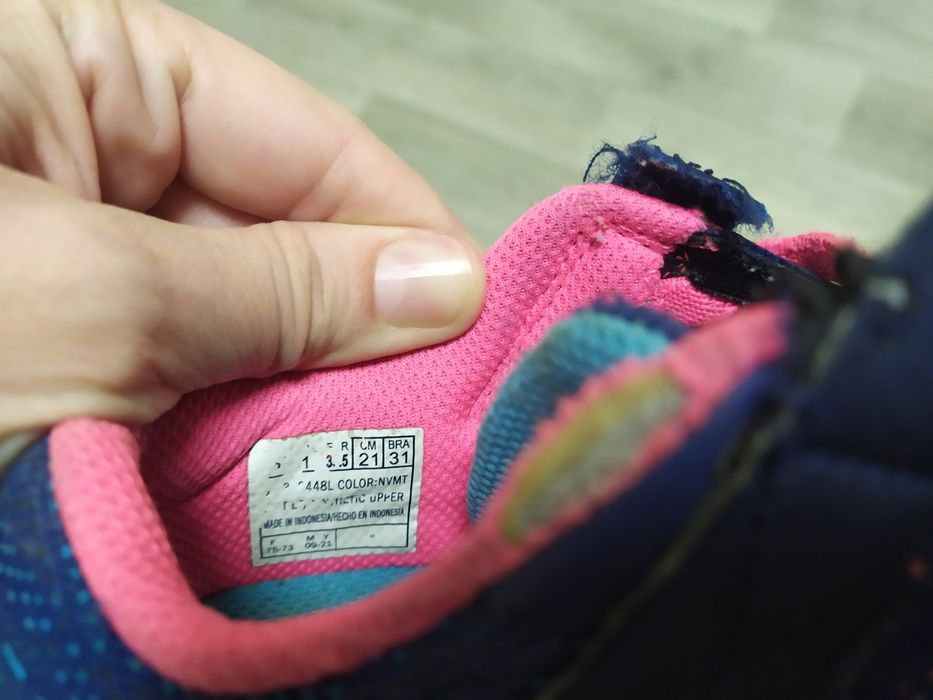 Кросівки дівчинці Skechers 31 розмір дефекти