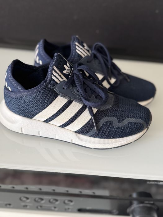 Кроссовки adidas