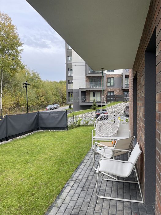 3-кімнатна квартира з подвірʼям та паркінгом Краків