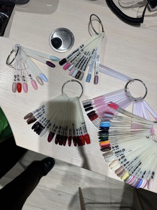 Продаю залишки матеріалів для манікюру