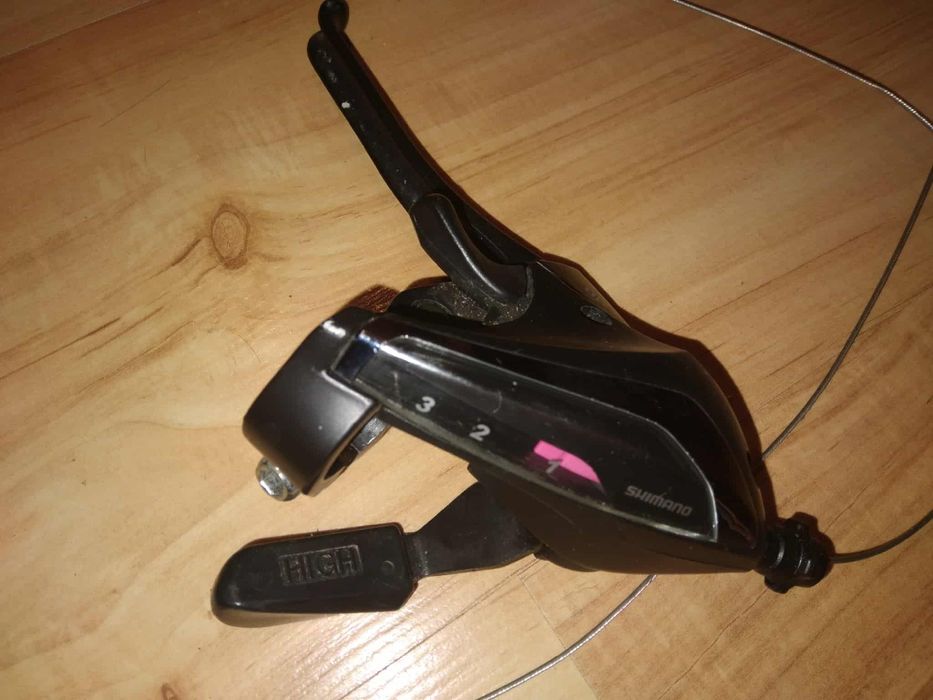 Lewa klamkomanetka Shimano ST-EF60-L.