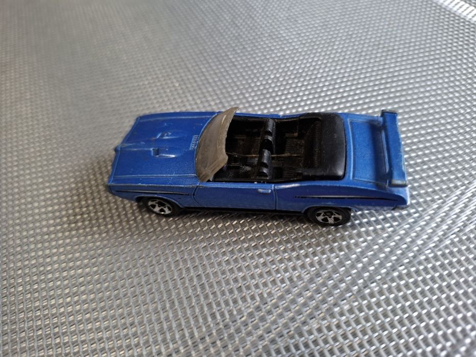 Hot wheels model samochodu skala 1:64