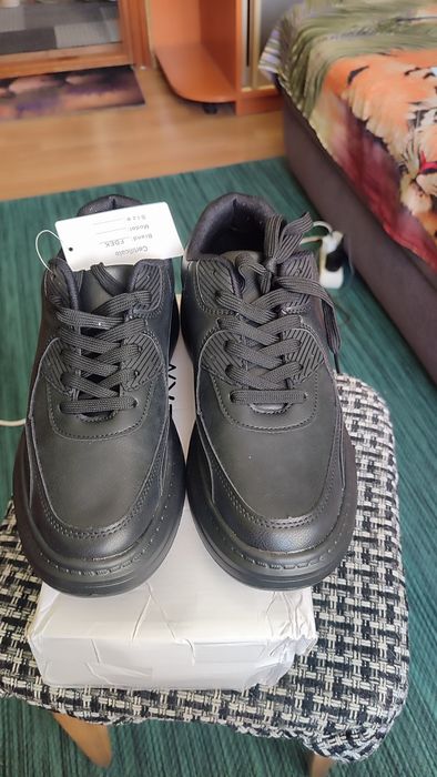 Нові кросівки весна осінь