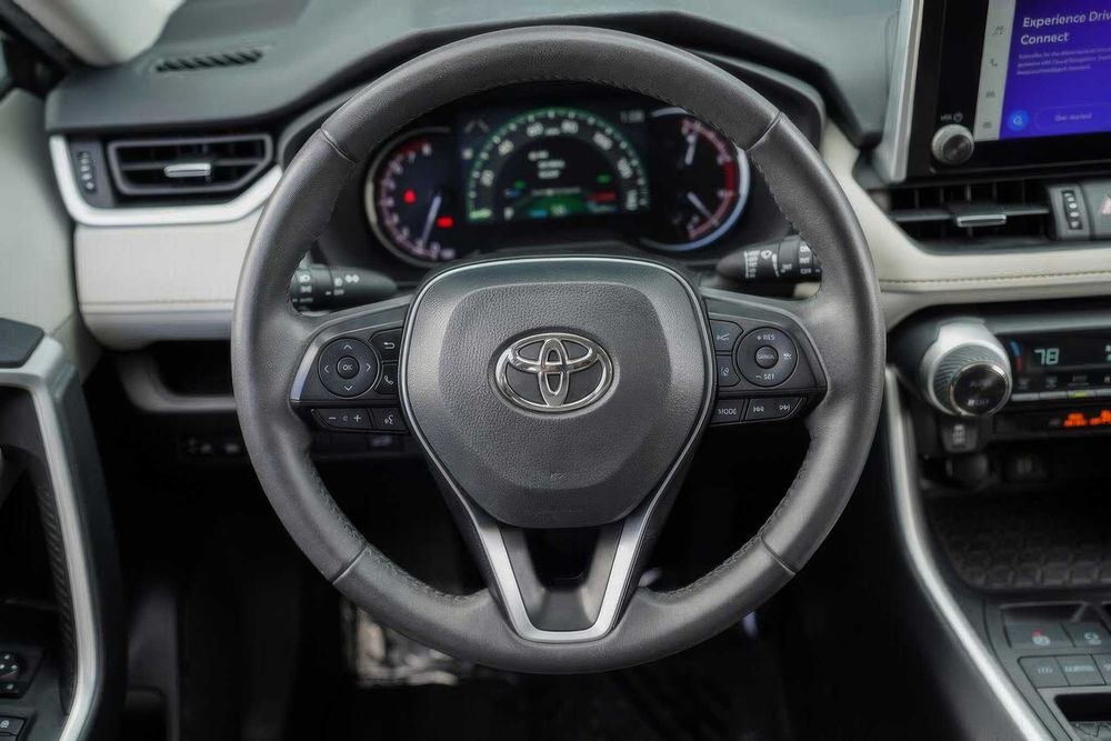 Toyota RAV4 XLE Premium      2023