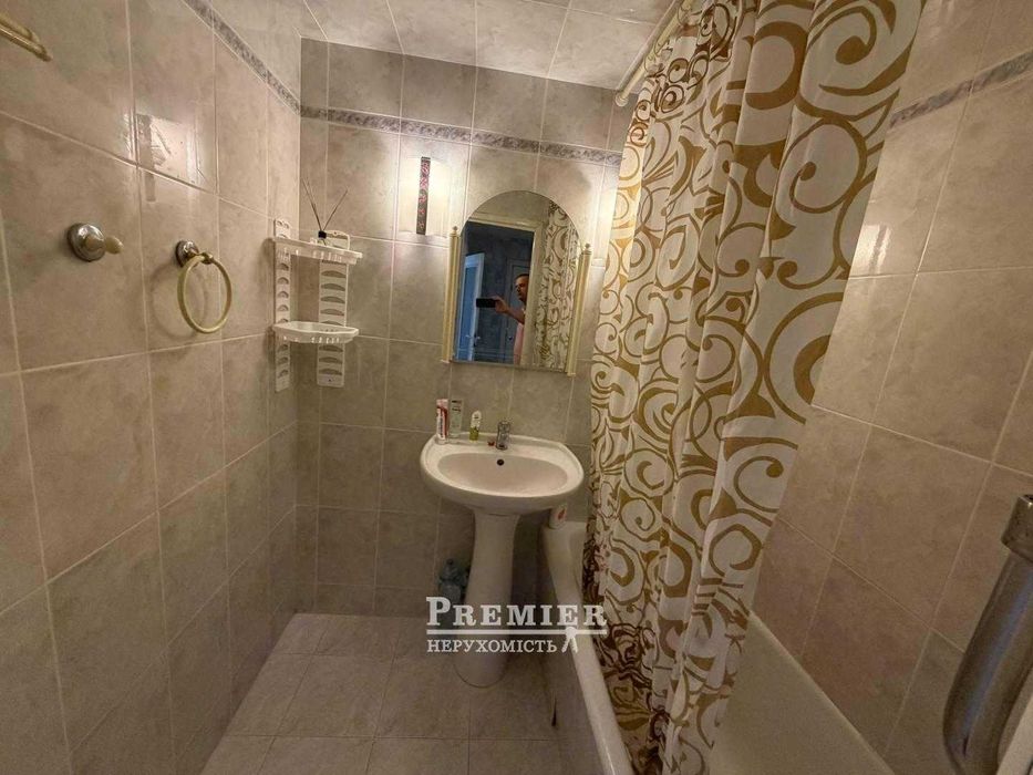 5-к. квартира 97.5 м² с ремонтом на ул. Ак. Королева