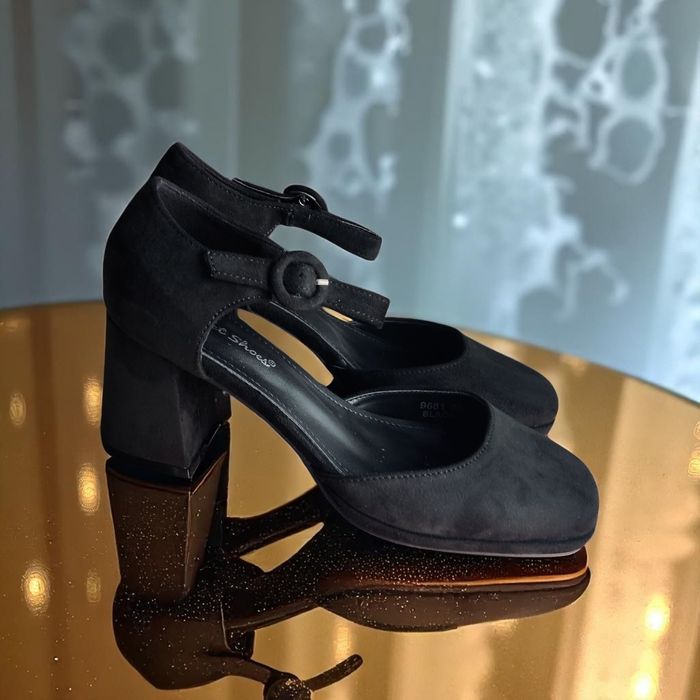 Czarne Sandały na Wygodnym Słupkowym Obcasie z Zakrytym Noskiem