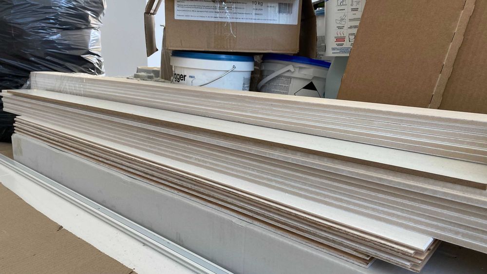 Listwy Nowe podłogowe / Deski fornirowane dwustronnie jesion biały.