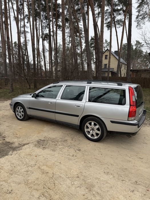 Volvo XC 70 2.4 дизель механика 2004 год