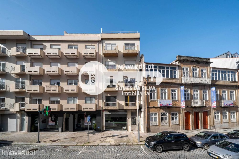 Apartamento T4 para arrendamento na Rua Conselheiro Januário