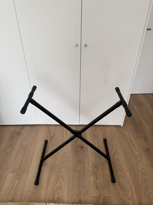 Piano Yamaha PSR-E253 + suporte