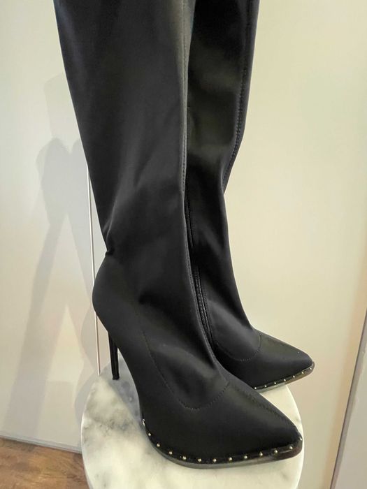 Modne kozaki z ćwiekami