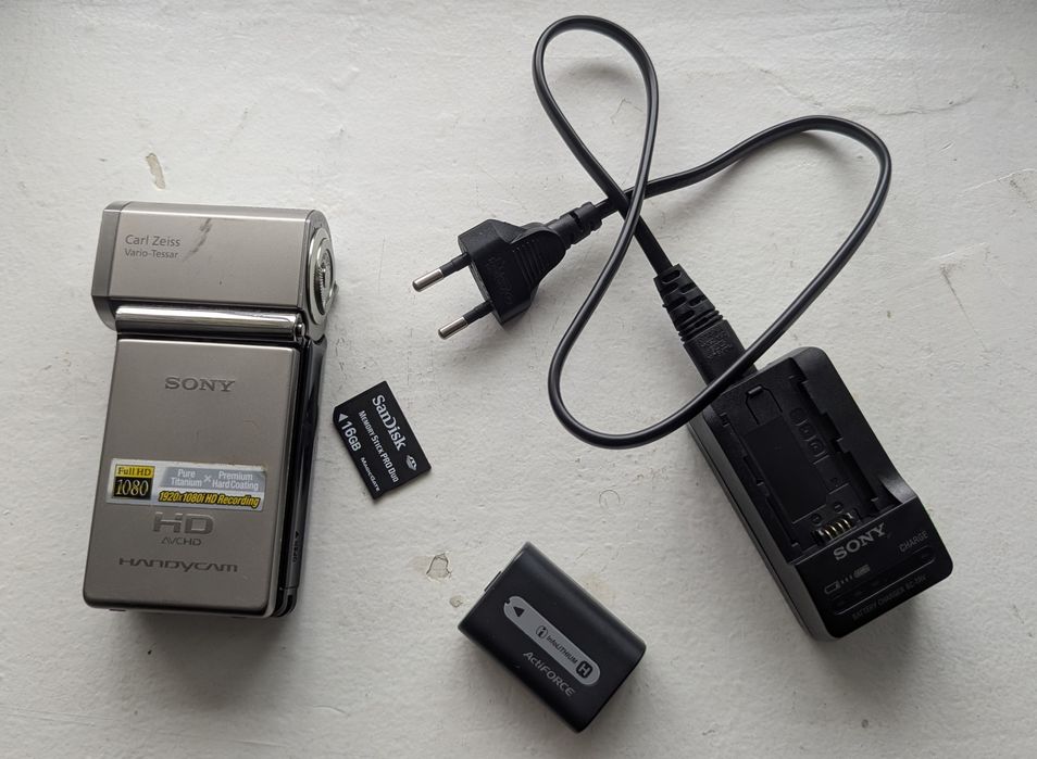 Камера Sony HDR-TG1