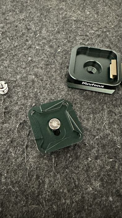 Minifocus quick release plate