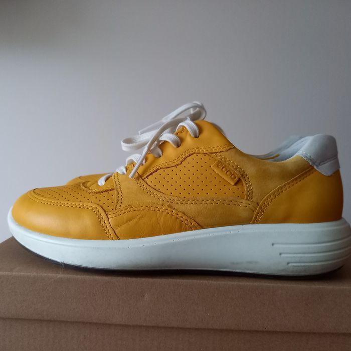 musztardowe, sportowe buty damskie ECCO Soft 7 Runner