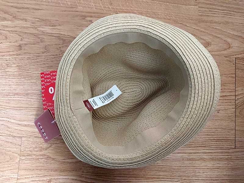 Letni kapelusz z ozdobnym wzorem