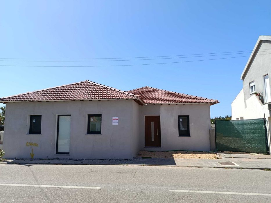 Moradia T2+1 - Reconstrução integral fase de acabamentos - Ervedeira