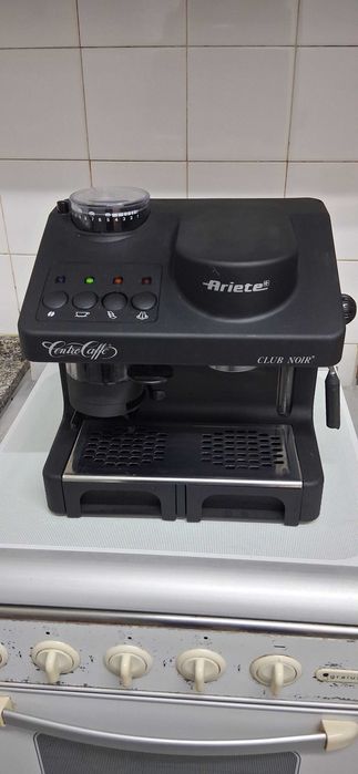 Maquina de café Ariete com moinho