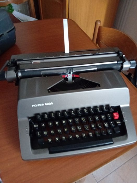 Maquina de dactilografar.