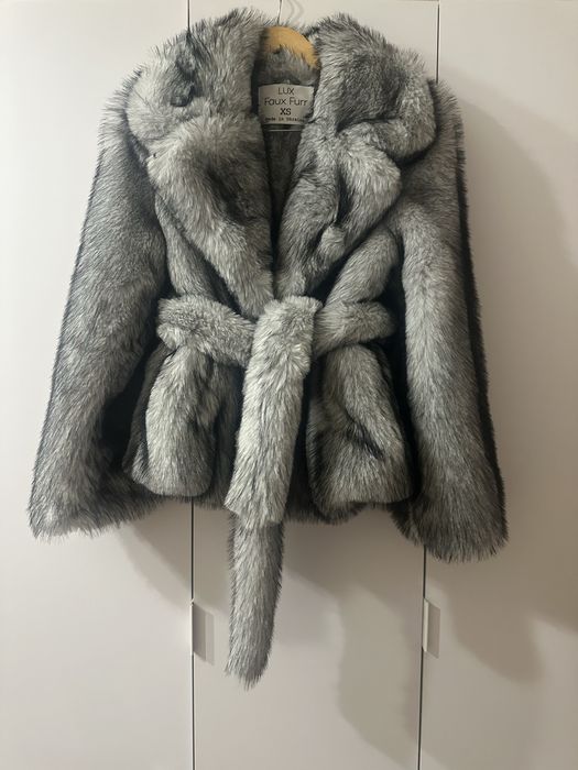 Шуба жіноча.