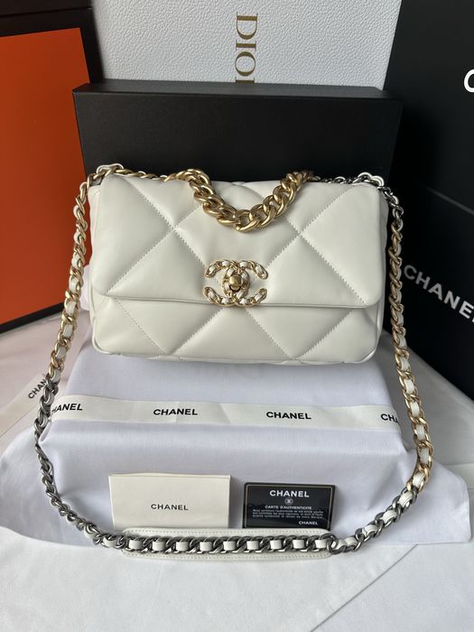 Torebka Chanel Flap Bag 19 White