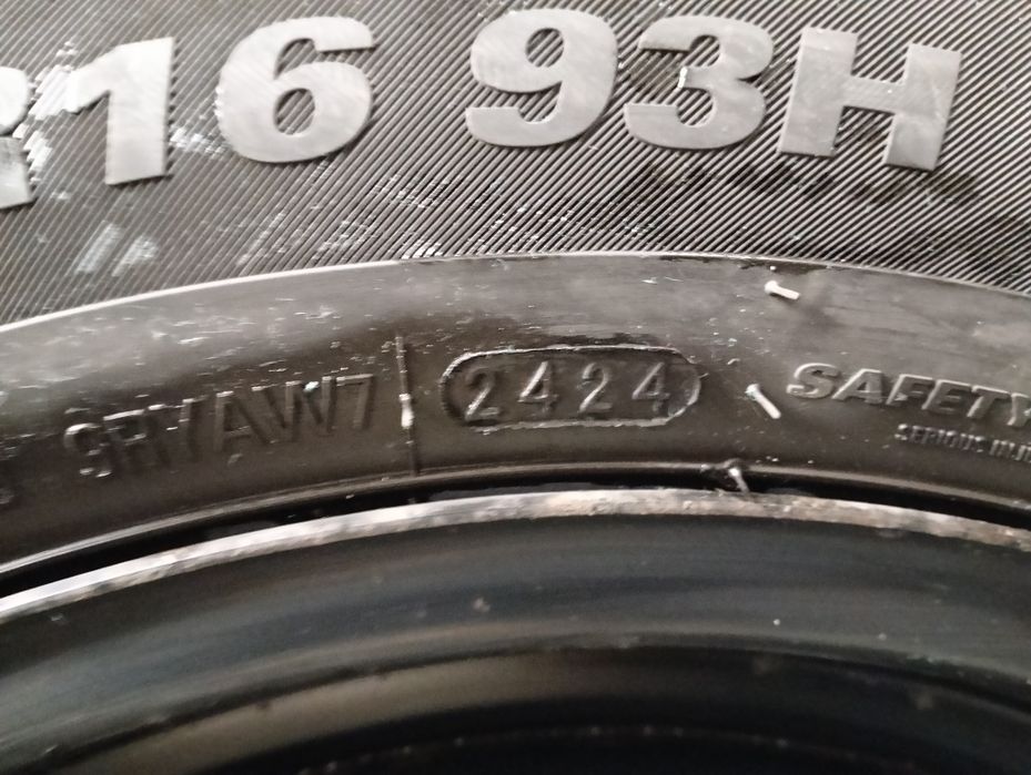 Felgi stalowe 16" Ford z oponami zimowymi Kumho 215/55 R16 rok 2024