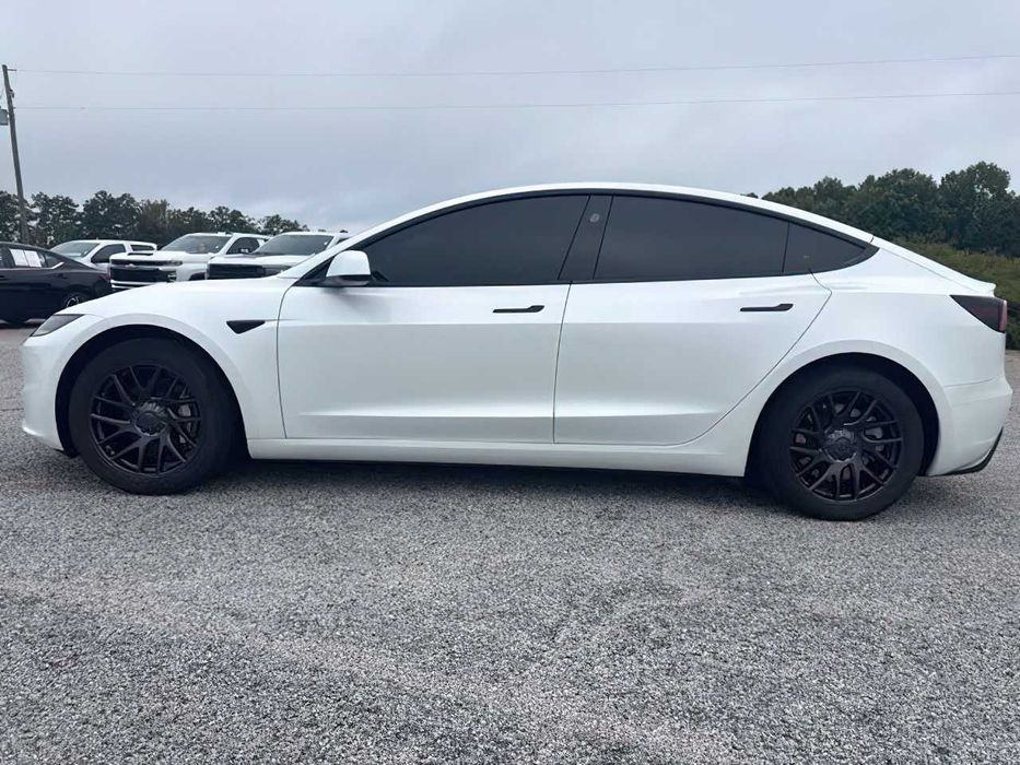Tesla Model 3      2025