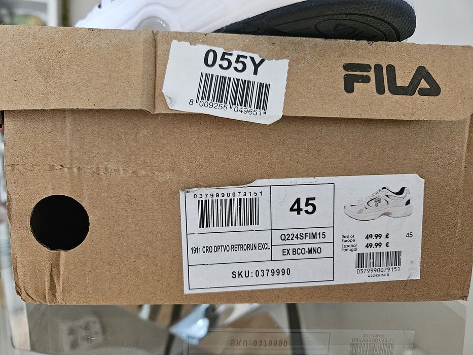 Sapatos filas brancos