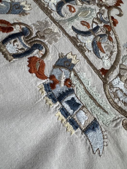 Obrus haftowany  do prywatnych kolekcji