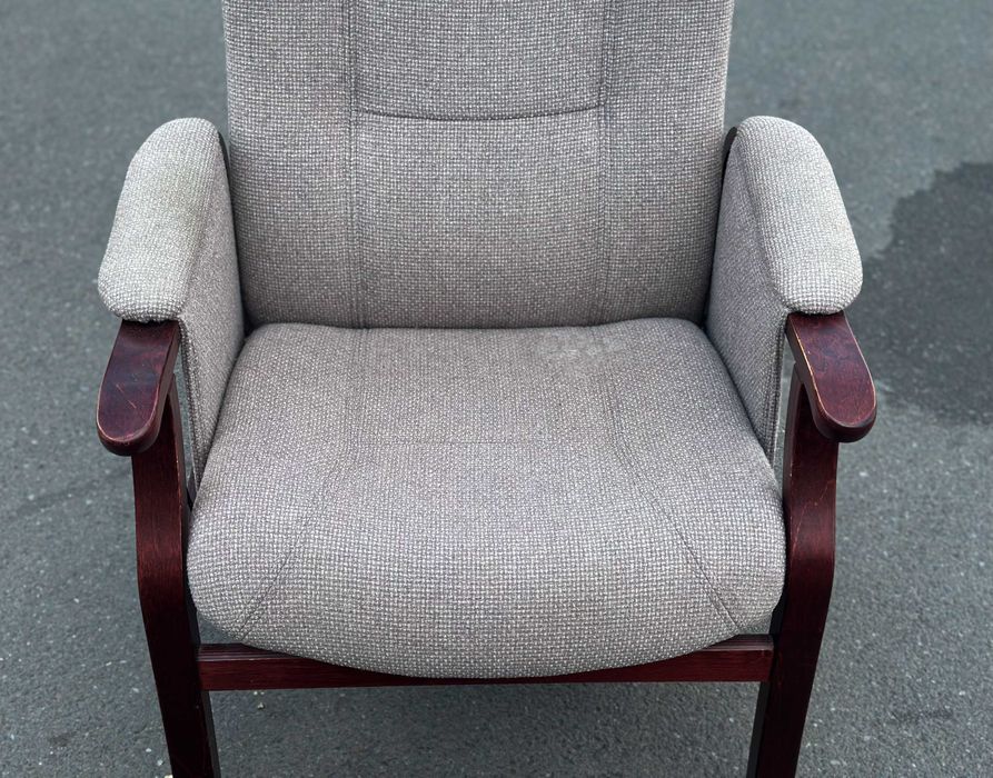 Вінтажний відпочинковий комплект крісло+пуф/меблі з Європи/COMFORTLIFE