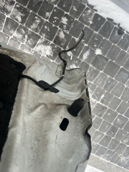 Peugeot 508 капот.