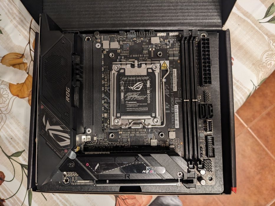 Motherboard Asus Rog B650E-I gaming WiFi mini itx AM5.