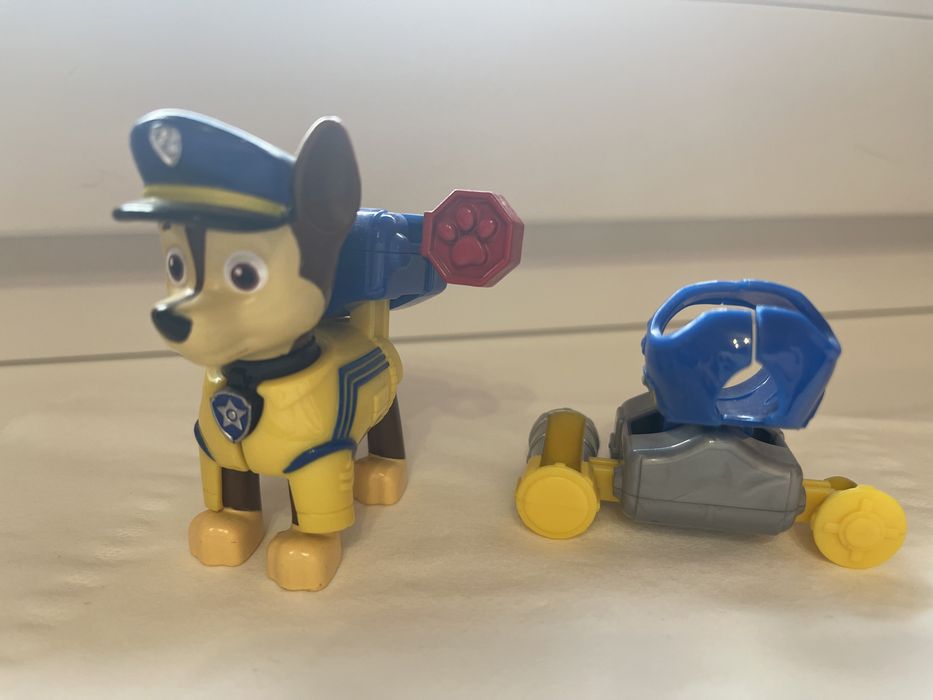 Psi patrol pies Chase wraz z ubraniem na zmianę