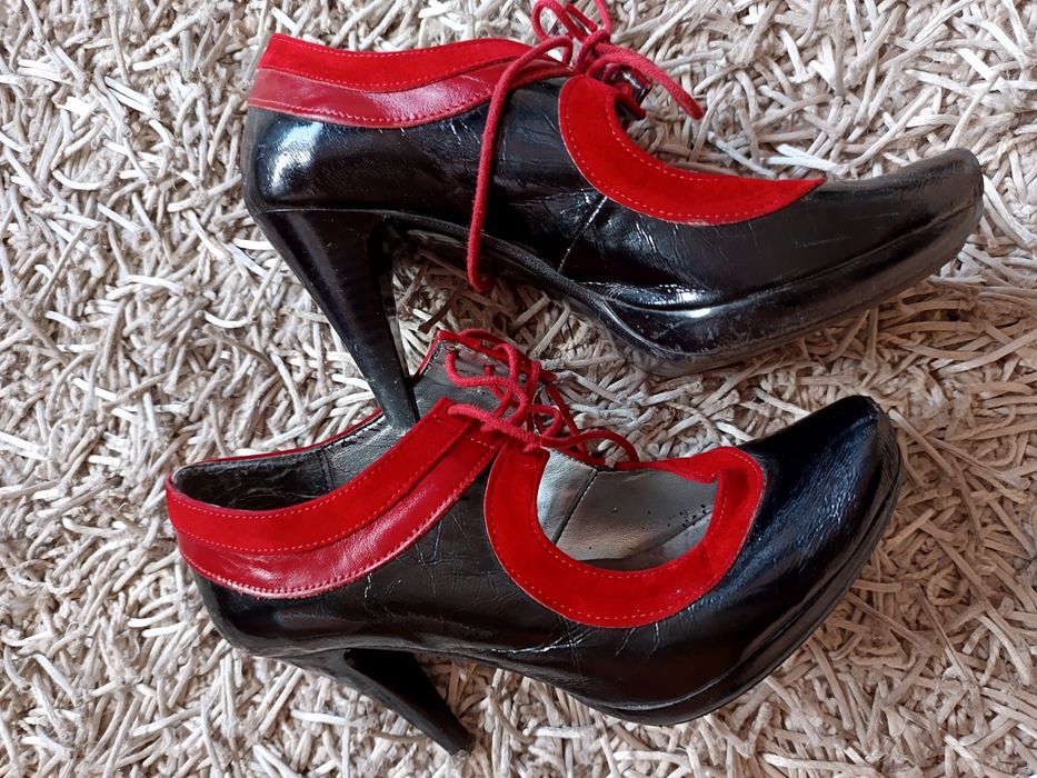 Buty damskie 37 24cm czarny czerwony do kostki sznurowane