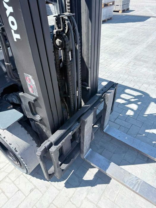 Навантажувачі вилкові газові - 2 шт  1,5 тонни (12 000$) і 2.5 тонни (14 000 $)
