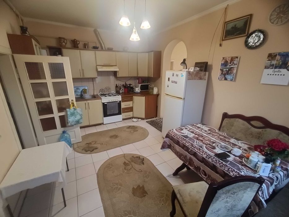 ПРОДАЖ 2-х поверхового цегляного будинку 1990-х у Берегові, жилий стан