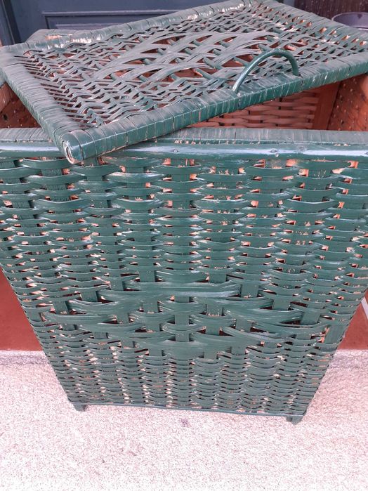 Cesto de roupa em palha