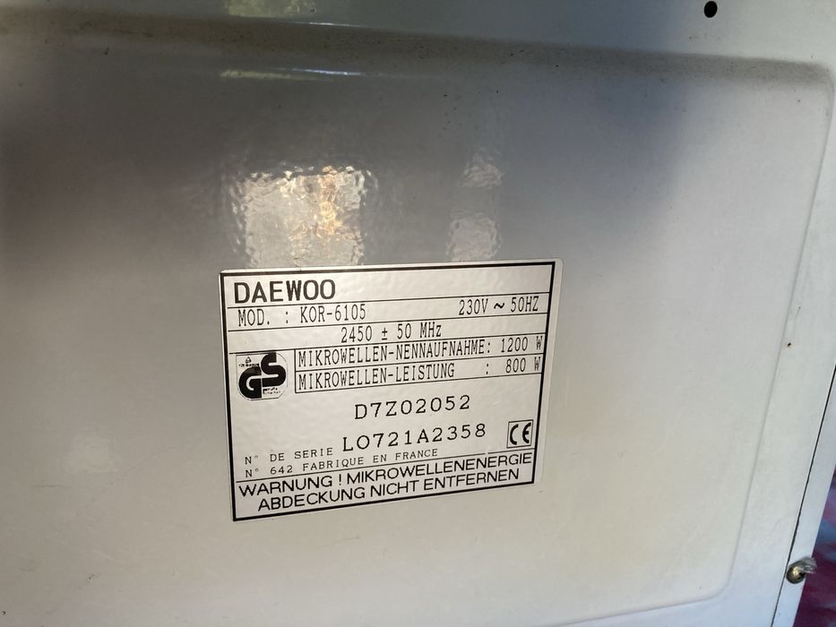 Micro-ondas Daewoo 800W – A Funcionar | Prato em Vidro Incluído