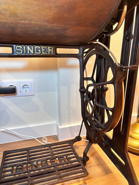 Máquina de coser singer a funcionar