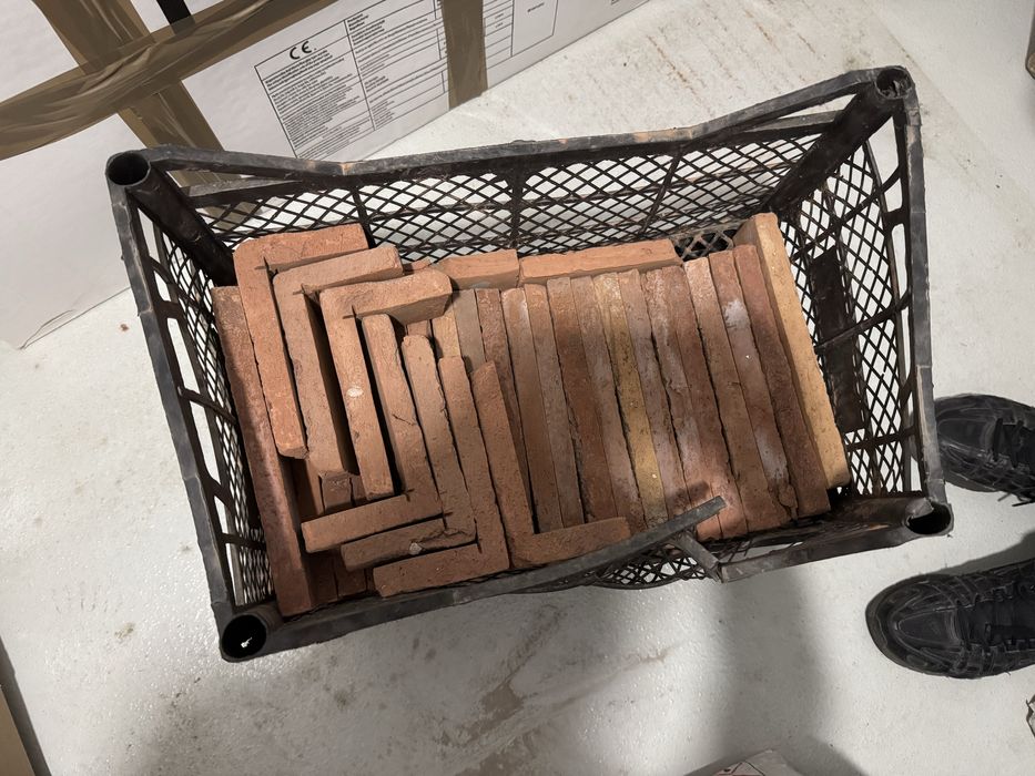 Stare Cegły - retro - Amarillo