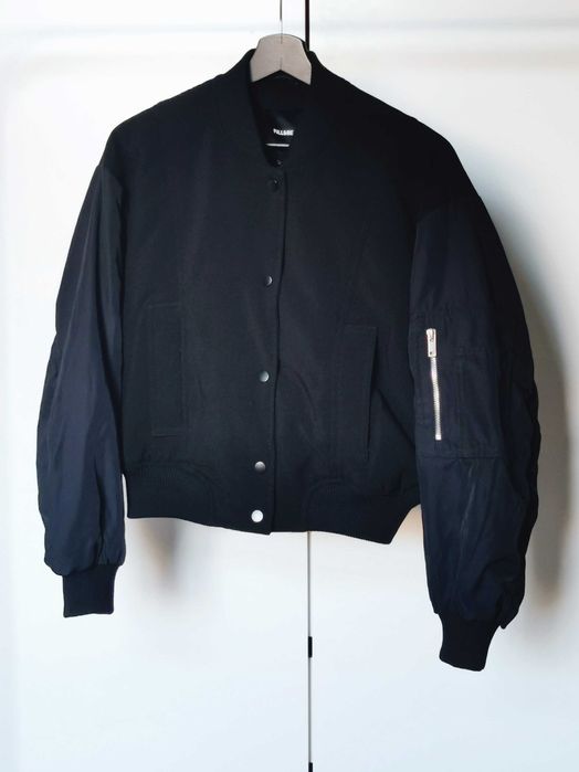 Pull&Bear czarna kurtka, bomberka