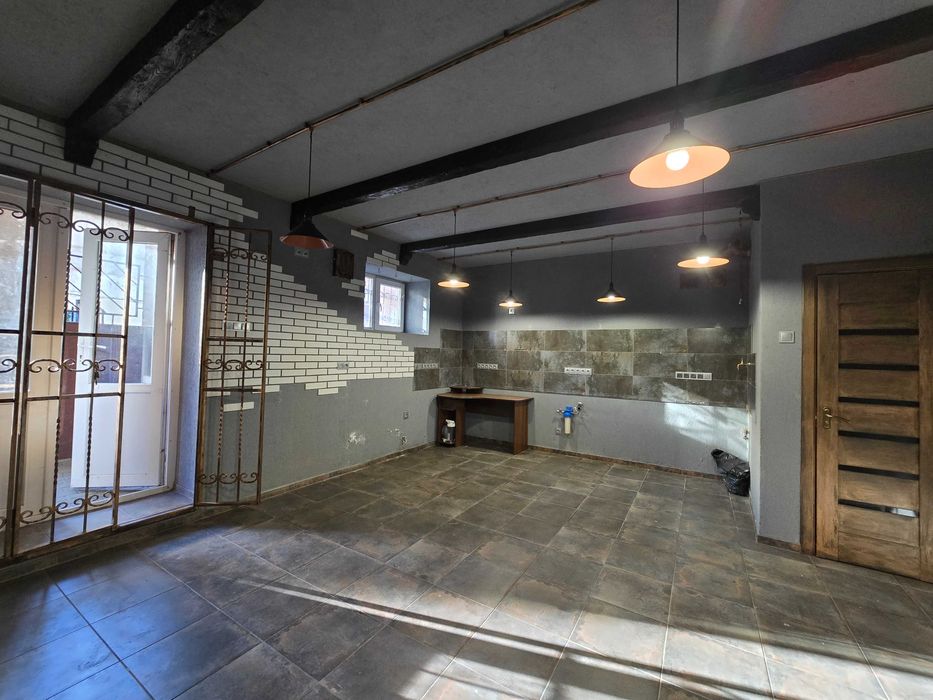 Комерційне приміщення з гарним ремонтом в новому  розвиненому районі!