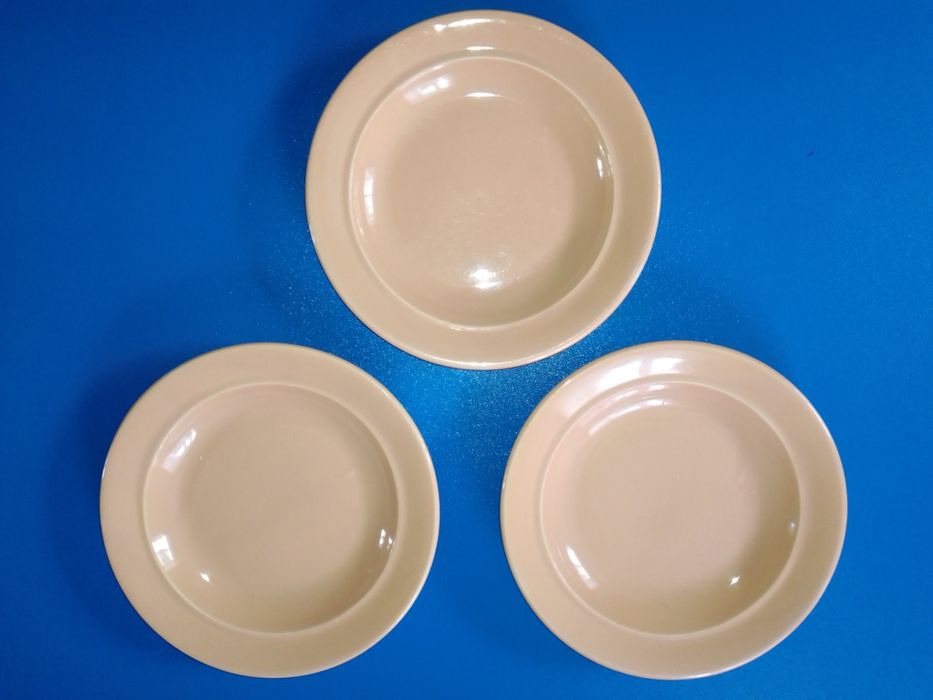 Фарфоровые и фаянсовые тарелки