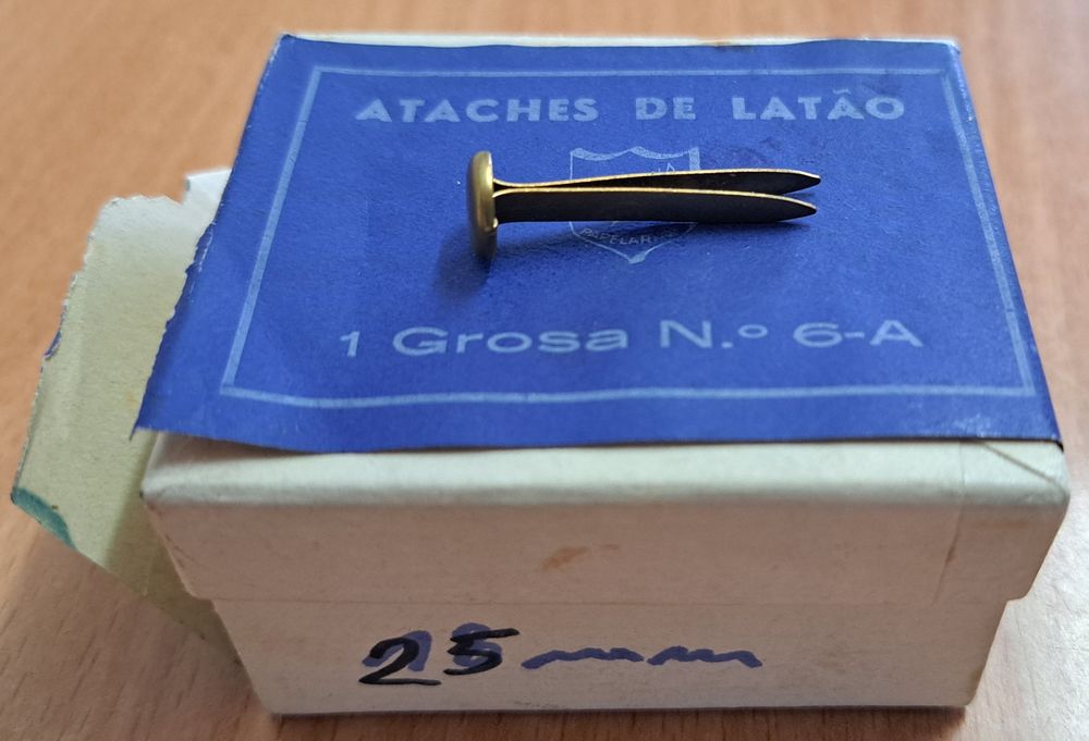 Tachas de latão para tabalhos manuais ou decorativos