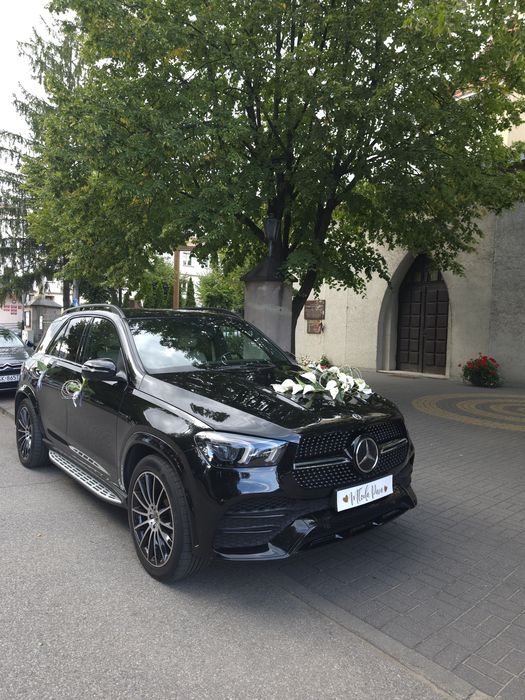 Oferuje przejazd do Ślubu samochodem Audi  Q8 S-line bądź Mercedesem Gle 350